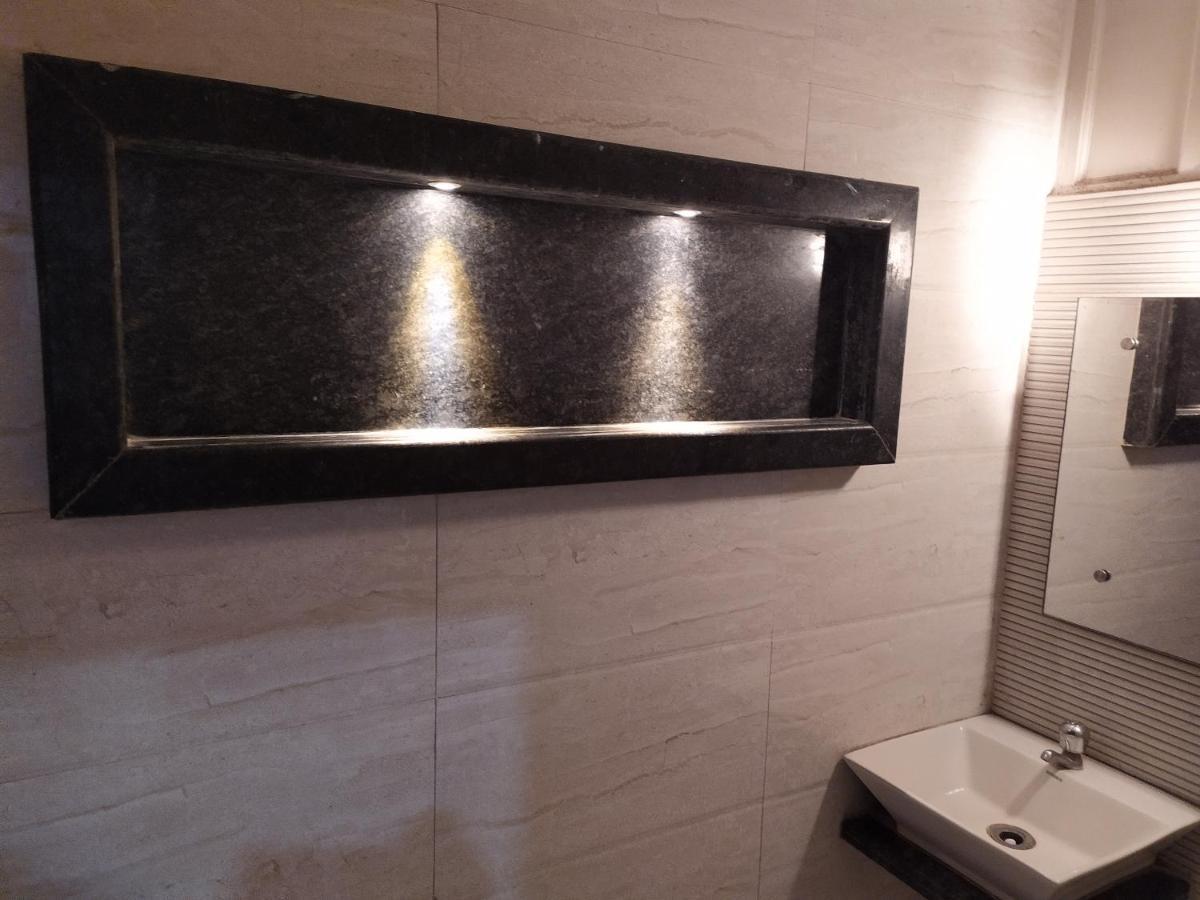 Hotel Peace Point - 1 Min Walking Distance From Station New Delhi Exterior photo