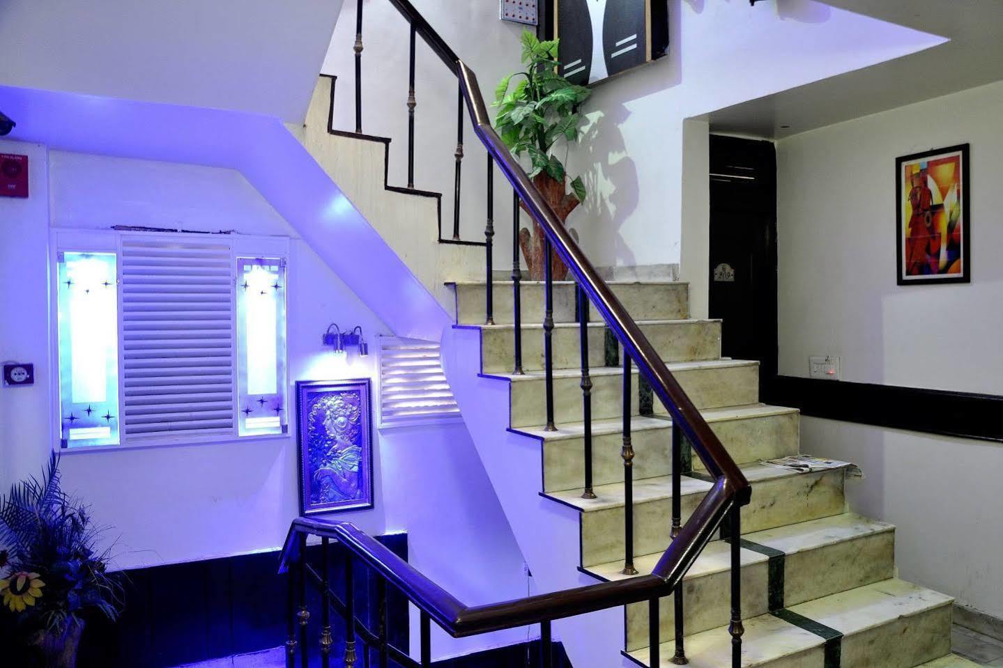 Hotel Peace Point - 1 Min Walking Distance From Station New Delhi Exterior photo