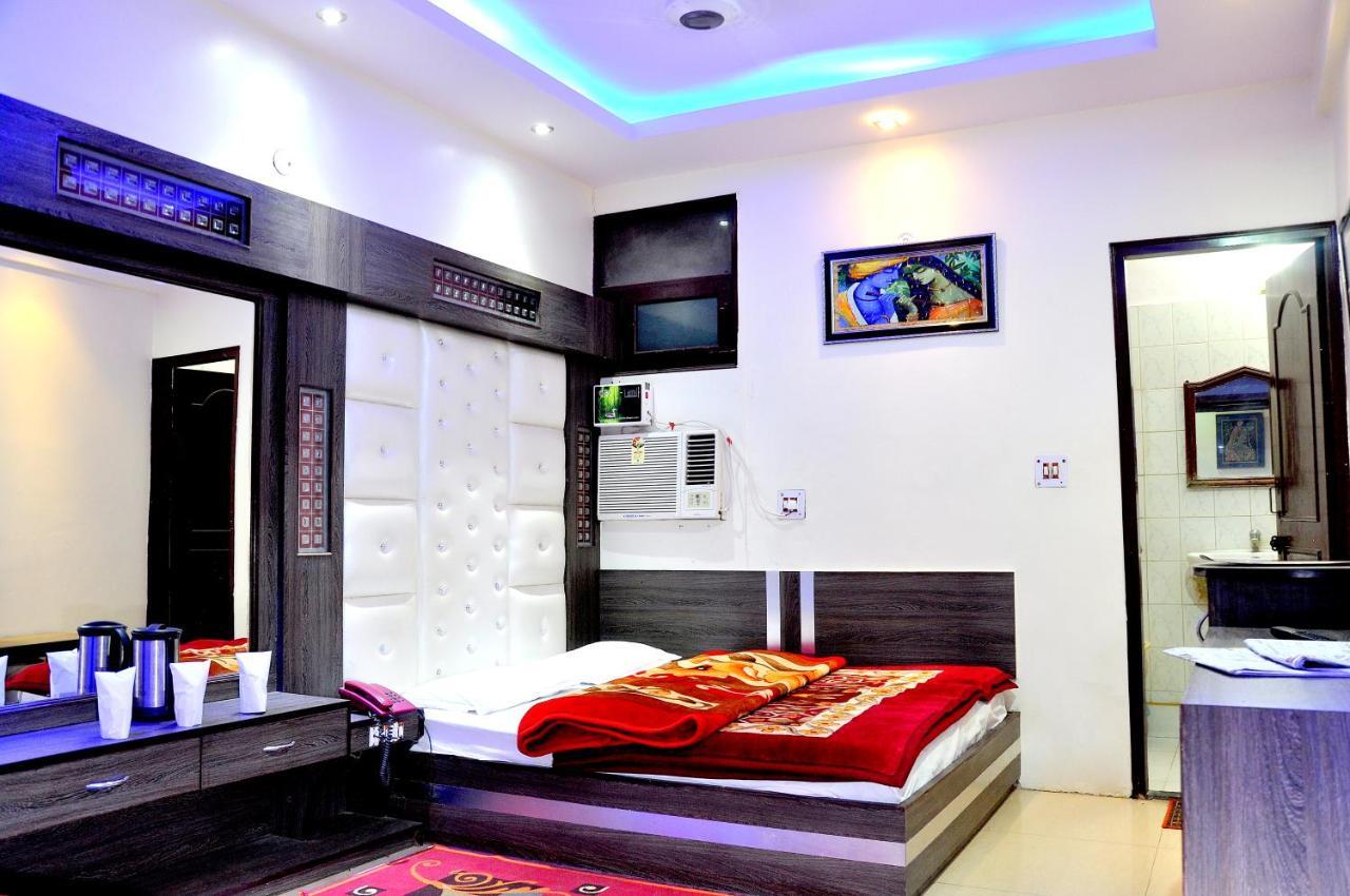 Hotel Peace Point - 1 Min Walking Distance From Station New Delhi Exterior photo